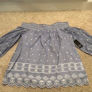 NWT Crown & Ivy Off Shoulder Eyelet Trimmed Blouse Size Medium